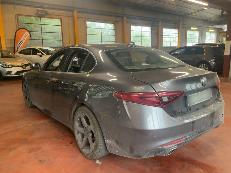 Alfa Romeo Giulia 2.2 JTDM Super — zdjęcie 3