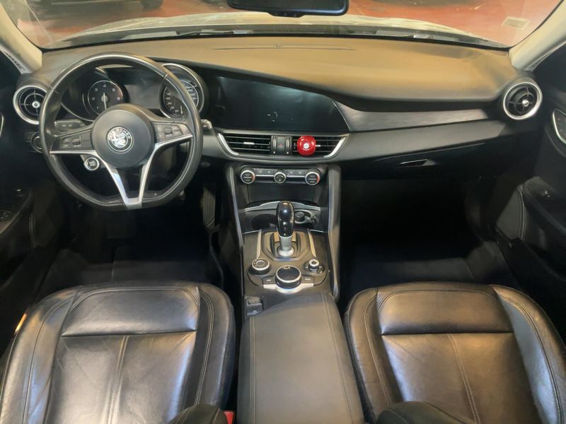 Alfa Romeo Giulia 2.2 JTDM Super — zdjęcie 12
