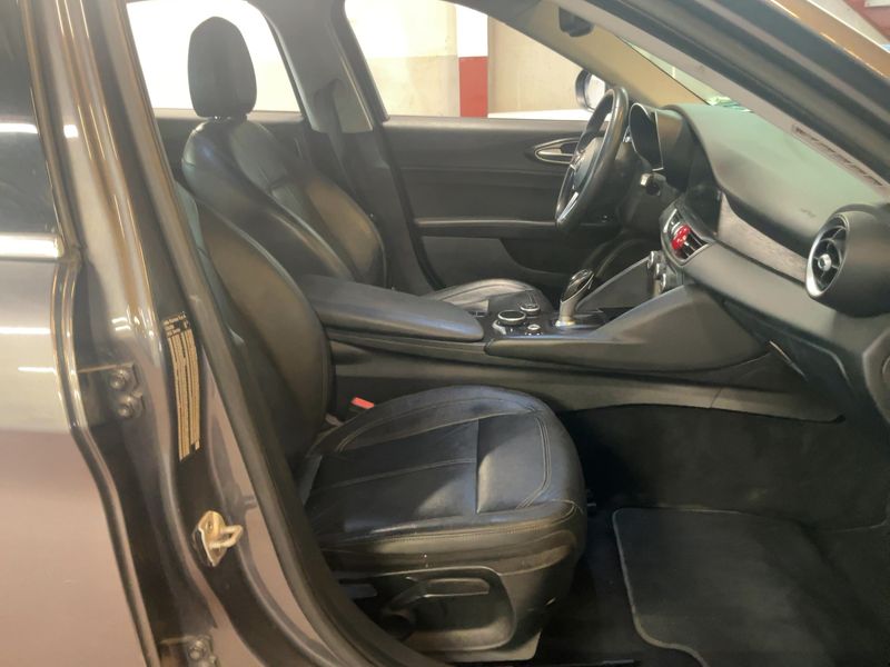 Alfa Romeo Giulia 2.2 JTDM Super — zdjęcie 11