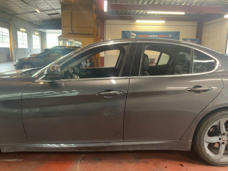 Alfa Romeo Giulia 2.2 JTDM Super — zdjęcie 4