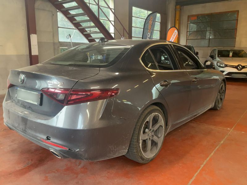 Alfa Romeo Giulia 2.2 JTDM Super — zdjęcie 6