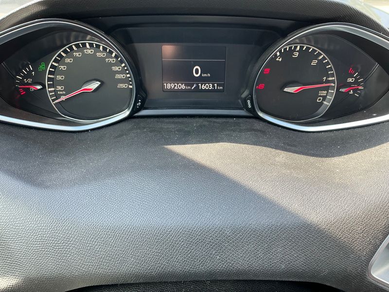 Peugeot 308 2.0 Blue-HDi Allure — zdjęcie 13