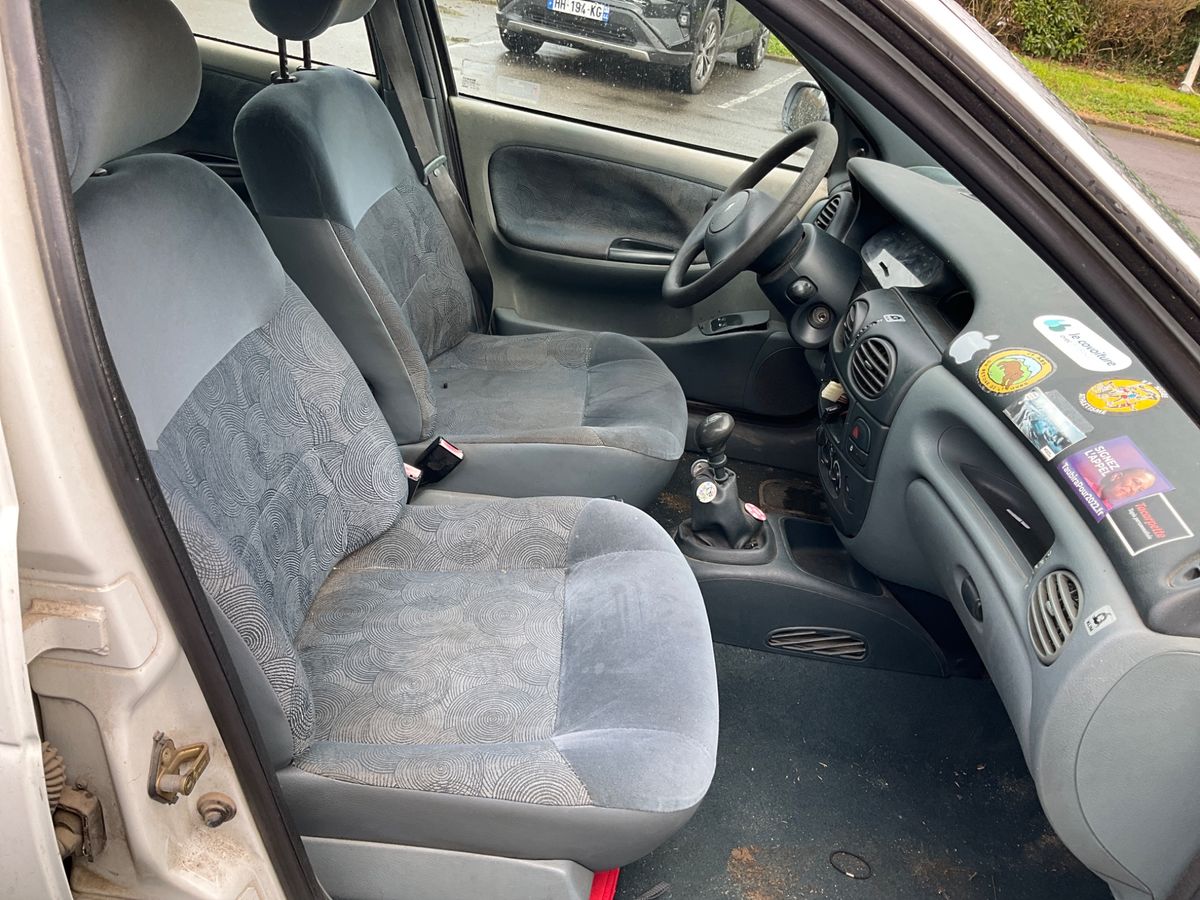 Renault Megane 1996 — photo 4