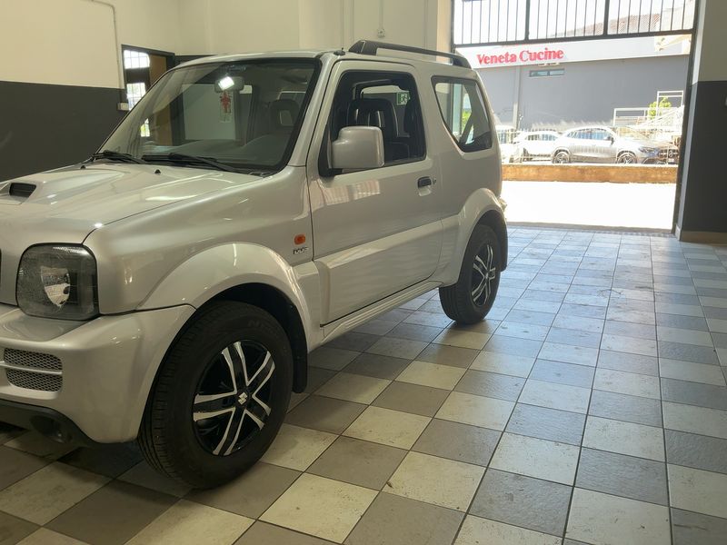 Suzuki Jimny 1.5 DDiS Club — zdjęcie 2