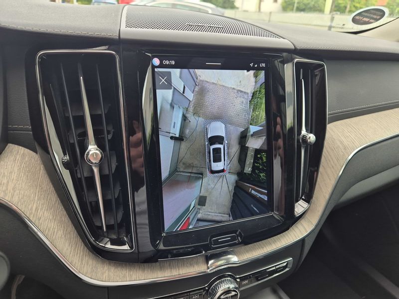 Volvo XC60 2.0 B5 Diesel Mild-Hybrid Inscription AWD — zdjęcie 18