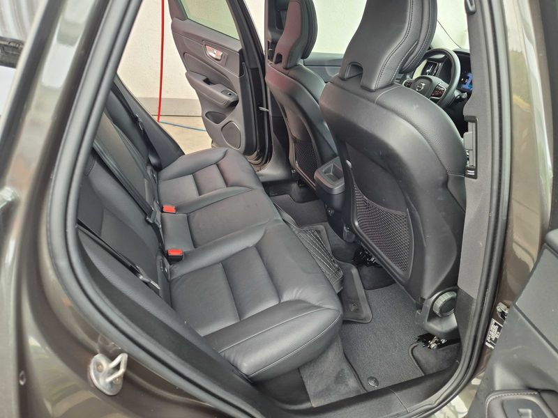 Volvo XC60 2.0 B5 Diesel Mild-Hybrid Inscription AWD — zdjęcie 14