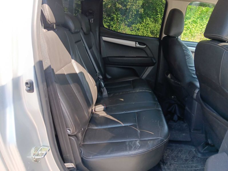 Isuzu D-MAX 2.5 Twin Turbodiesel Double Cab Custom 4WD — zdjęcie 12