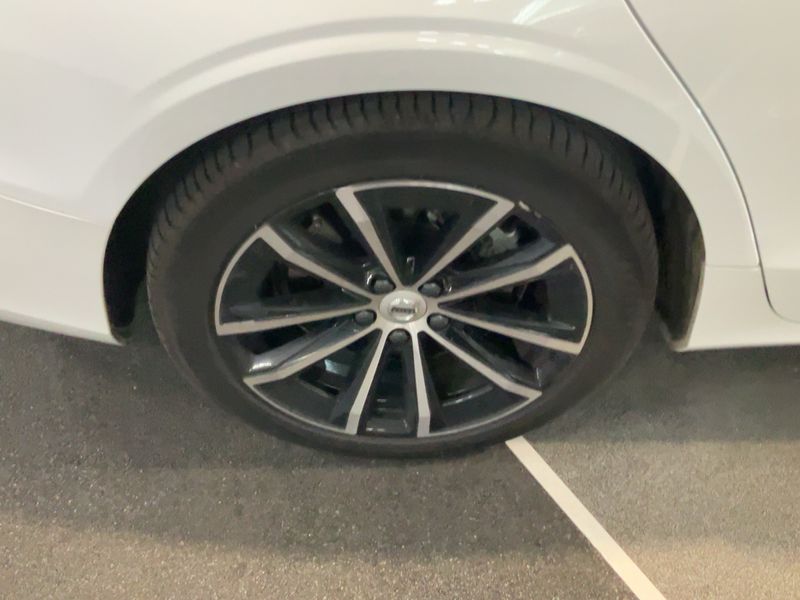 Volvo V60 2.0 T6 Recharge Plug-in Hybrid Core AWD 2024 – снимка 9