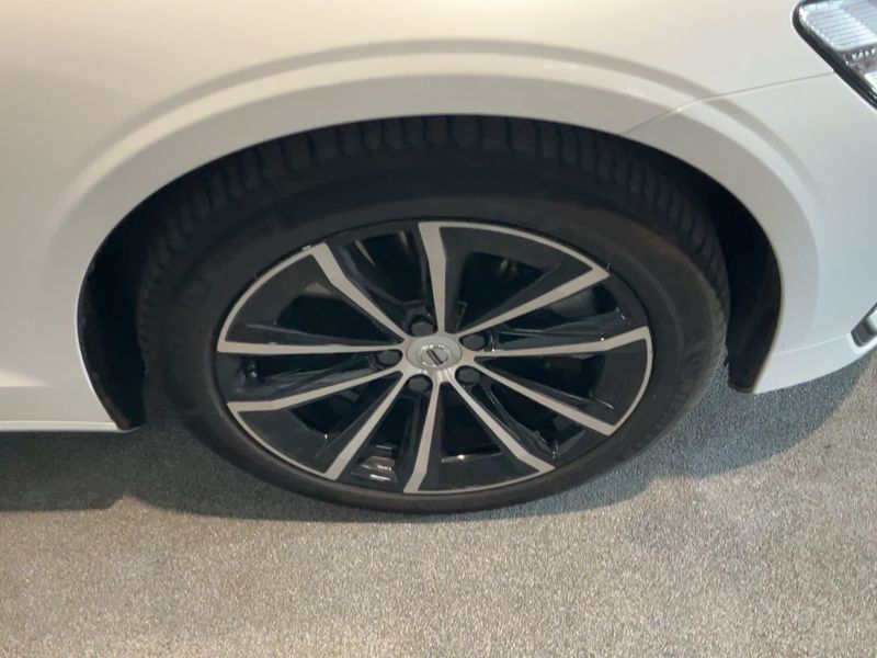 Volvo V60 2.0 T6 Recharge Plug-in Hybrid Core AWD 2024 – снимка 11