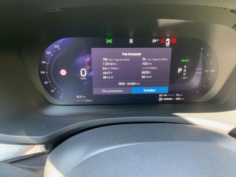 Volvo V60 2.0 T6 Recharge Plug-in Hybrid Core AWD — zdjęcie 13