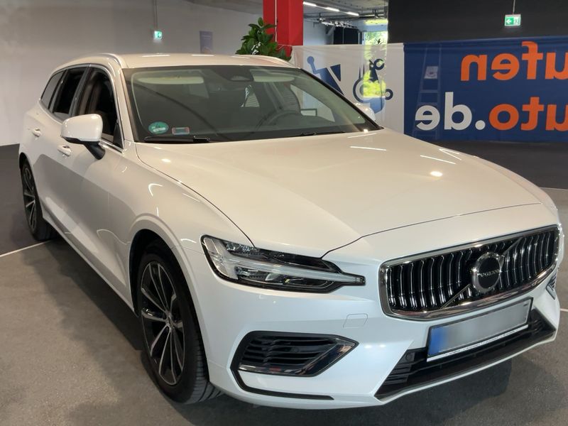 Volvo V60 2.0 T6 Recharge Plug-in Hybrid Core AWD — zdjęcie 8