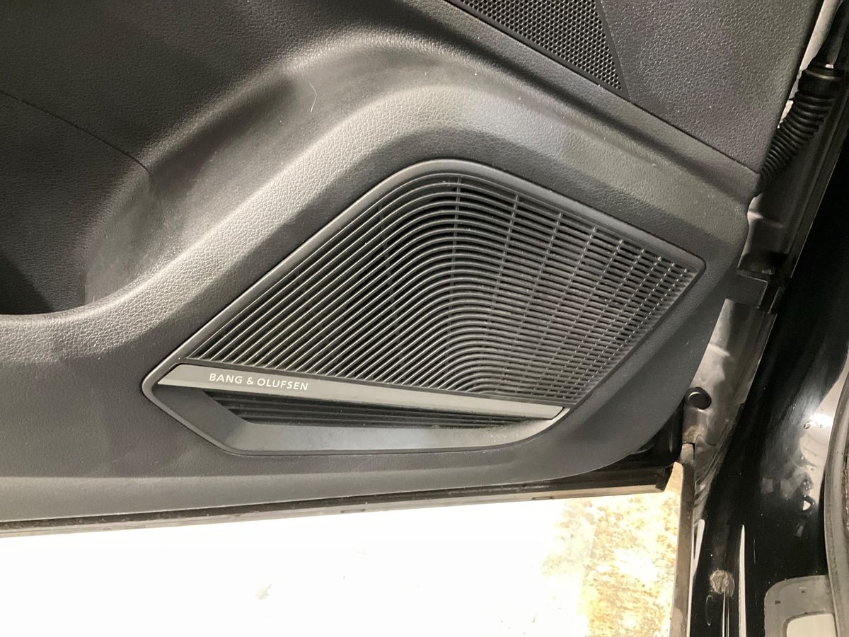 Audi Q2 2019 — photo 24