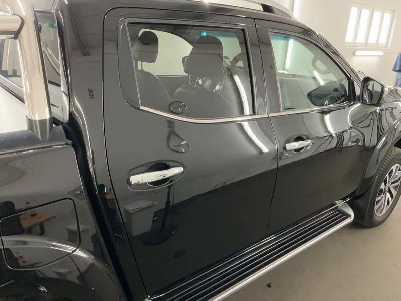 Nissan NP300 Pick-up 2.3 dCi Tekna Double Cab 4x4 — zdjęcie 7