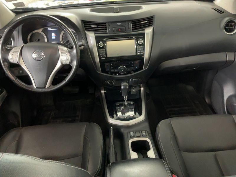 Nissan NP300 Pick-up 2.3 dCi Tekna Double Cab 4x4 — zdjęcie 12