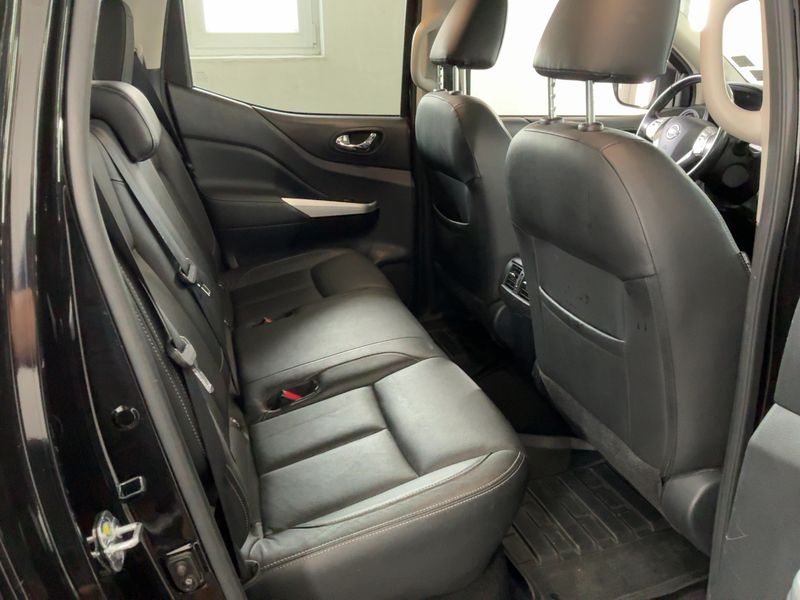 Nissan NP300 Pick-up 2.3 dCi Tekna Double Cab 4x4 — zdjęcie 14