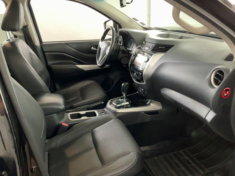 Nissan NP300 Pick-up 2.3 dCi Tekna Double Cab 4x4 — zdjęcie 11