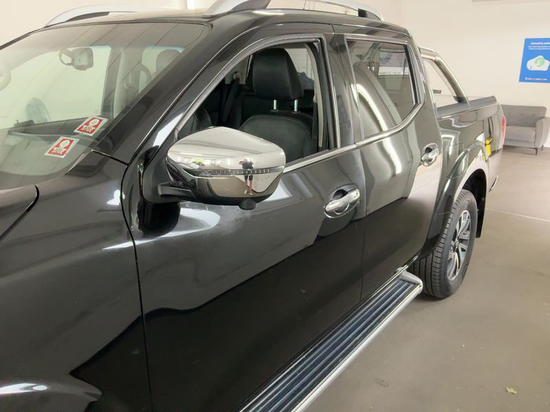 Nissan NP300 Pick-up 2.3 dCi Tekna Double Cab 4x4 — zdjęcie 4