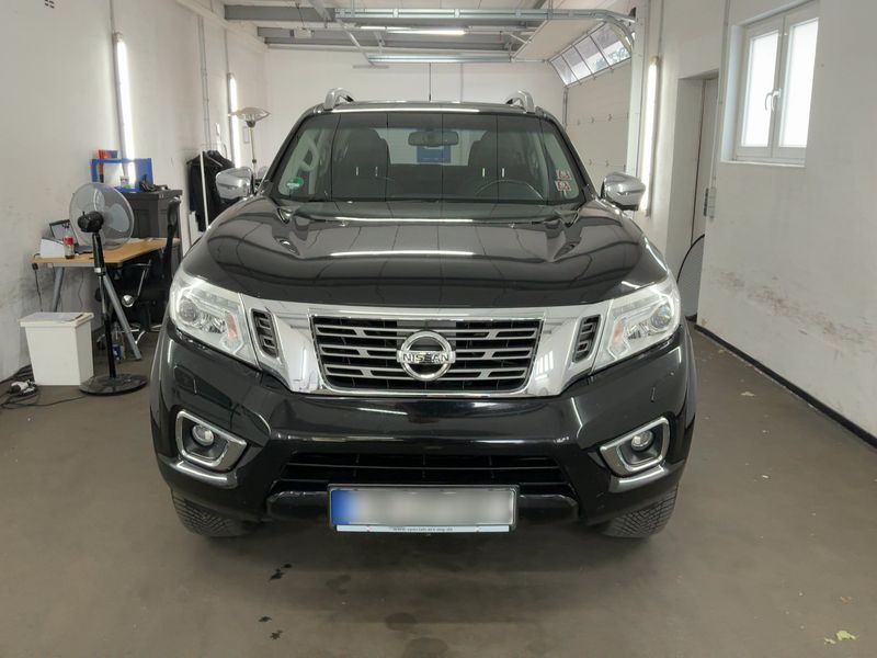 Nissan NP300 Pick-up 2.3 dCi Tekna Double Cab 4x4 — zdjęcie 9