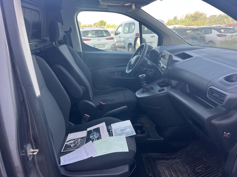 Toyota ProAce City 1.5 D-4D Combi L1 GX — zdjęcie 9