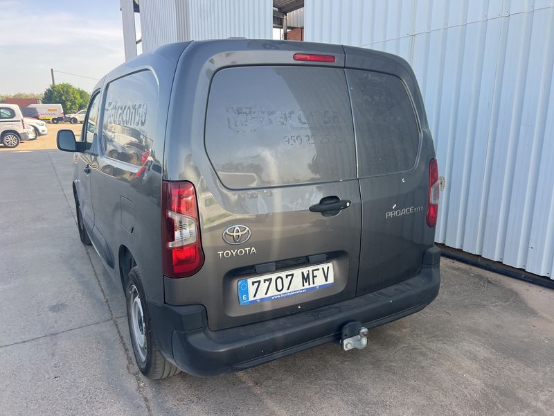 Toyota ProAce City 1.5 D-4D Combi L1 GX — zdjęcie 4