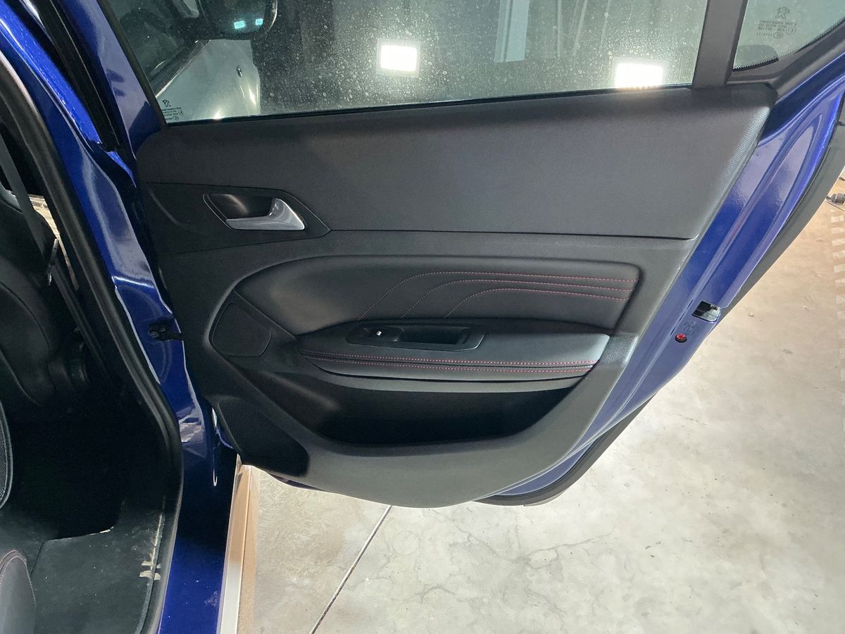 Peugeot 308 2018 — photo 37