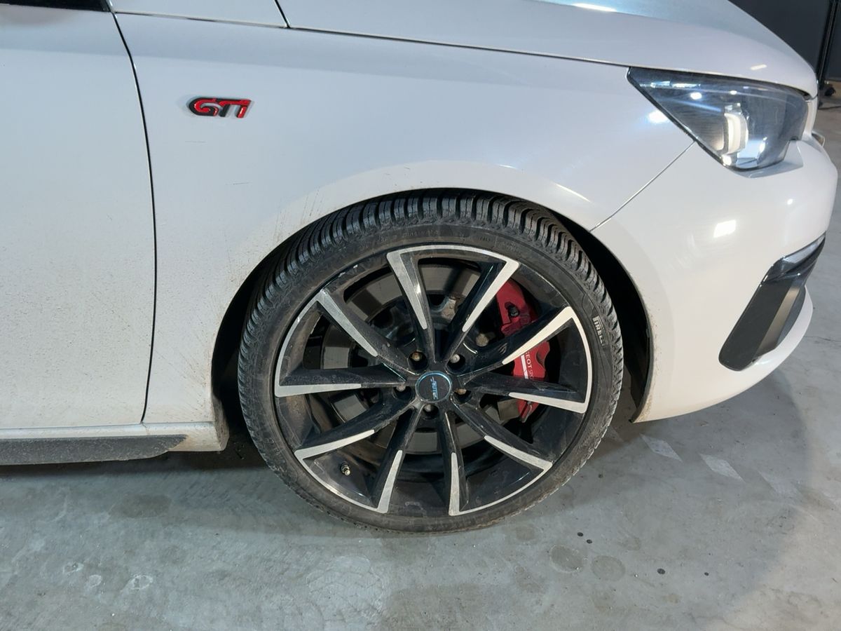 Peugeot 308 2018 — photo 12