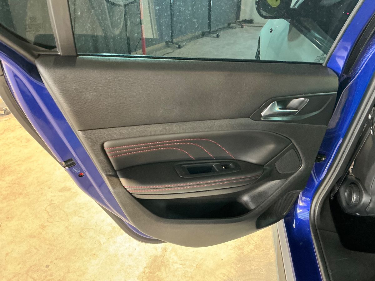 Peugeot 308 2018 — photo 39