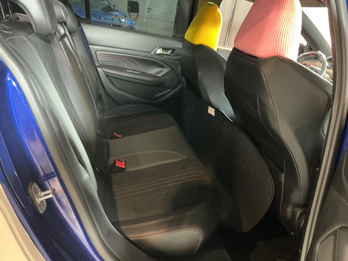 Peugeot 308 2018 — photo 20