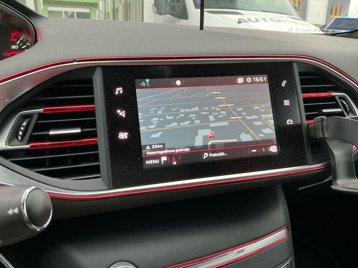 Peugeot 308 2018 — photo 24