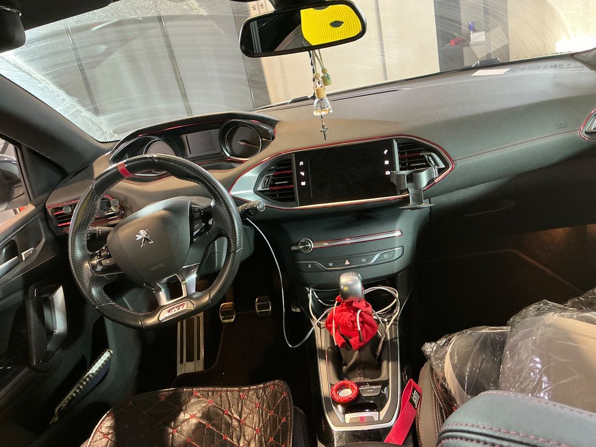 Peugeot 308 2018 — photo 18