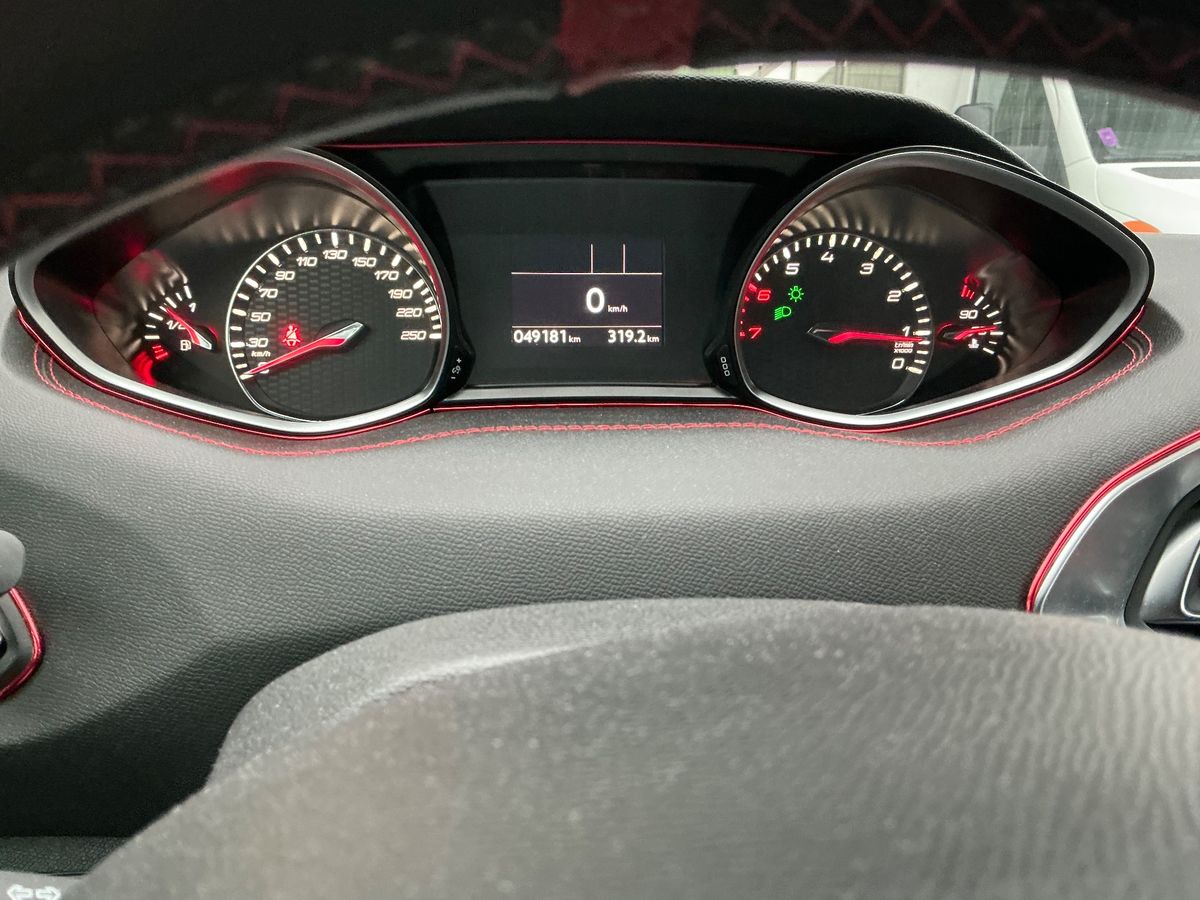 Peugeot 308 2018 — photo 19