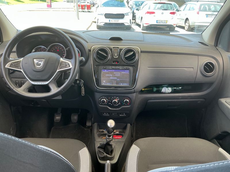 Dacia Lodgy 1.5 dCi Diesel Stepway Celebration — zdjęcie 12