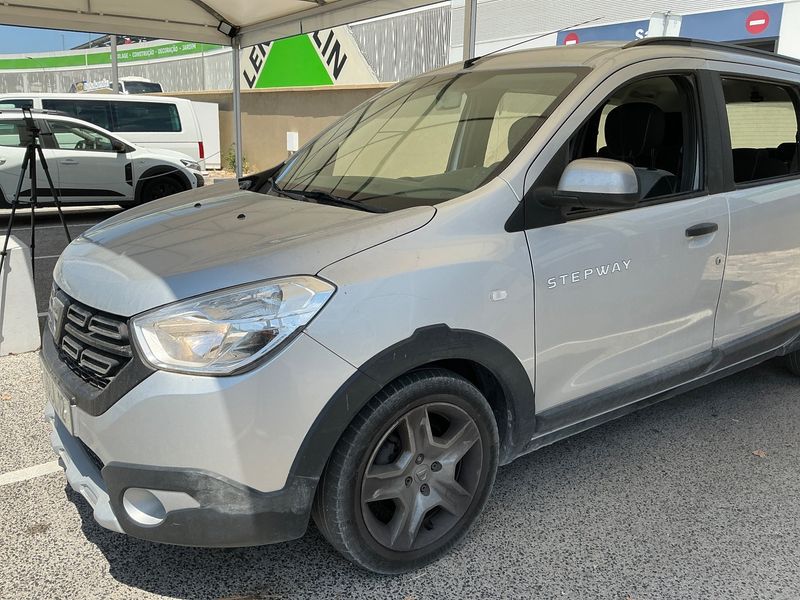 Dacia Lodgy 1.5 dCi Diesel Stepway Celebration — zdjęcie 2