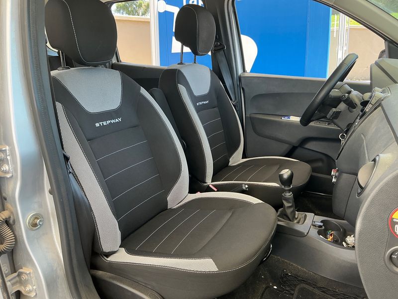 Dacia Lodgy 1.5 dCi Diesel Stepway Celebration — zdjęcie 11