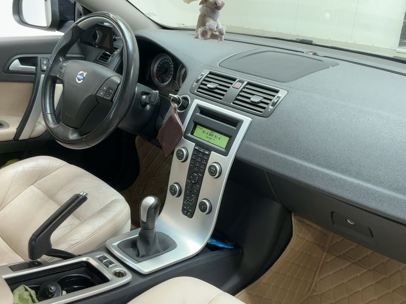 Volvo C70 2.0 D4 Kinetic — zdjęcie 12