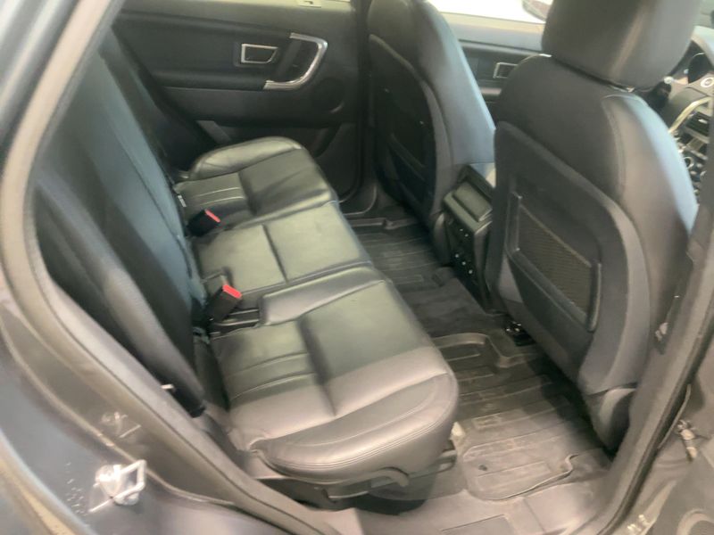 Land Rover Discovery Sport 2.0 Turbo HSE — zdjęcie 14