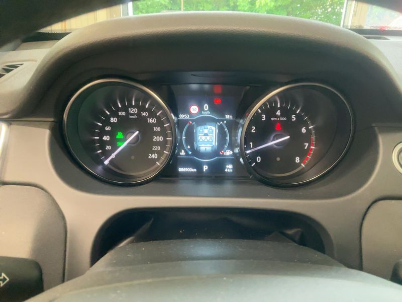 Land Rover Discovery Sport 2.0 Turbo HSE — zdjęcie 13