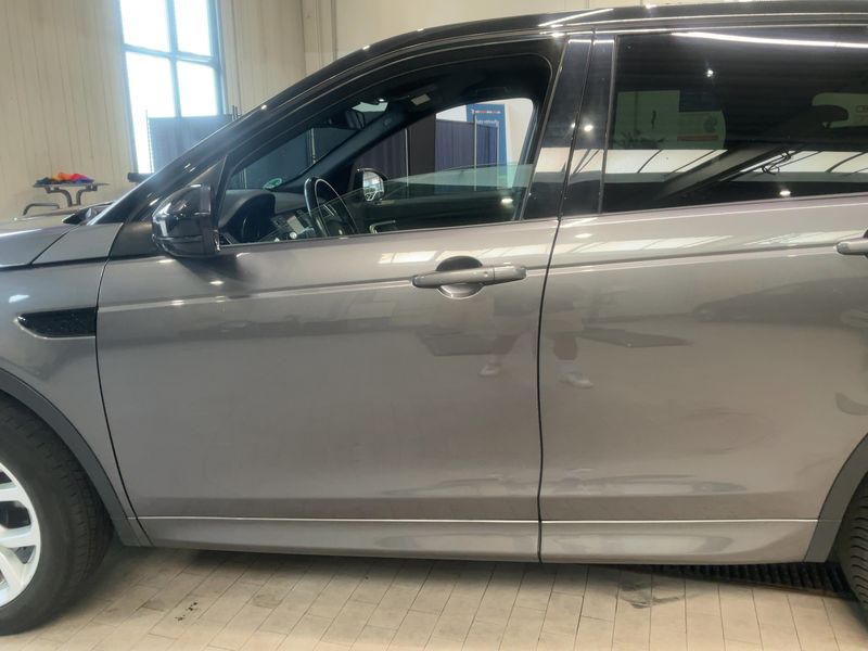 Land Rover Discovery Sport 2.0 Turbo HSE — zdjęcie 4