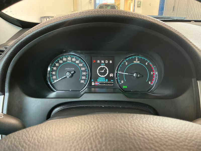 Jaguar XF 2.2 D — zdjęcie 13