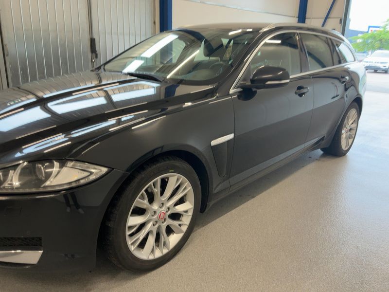 Jaguar XF 2.2 D — zdjęcie 2