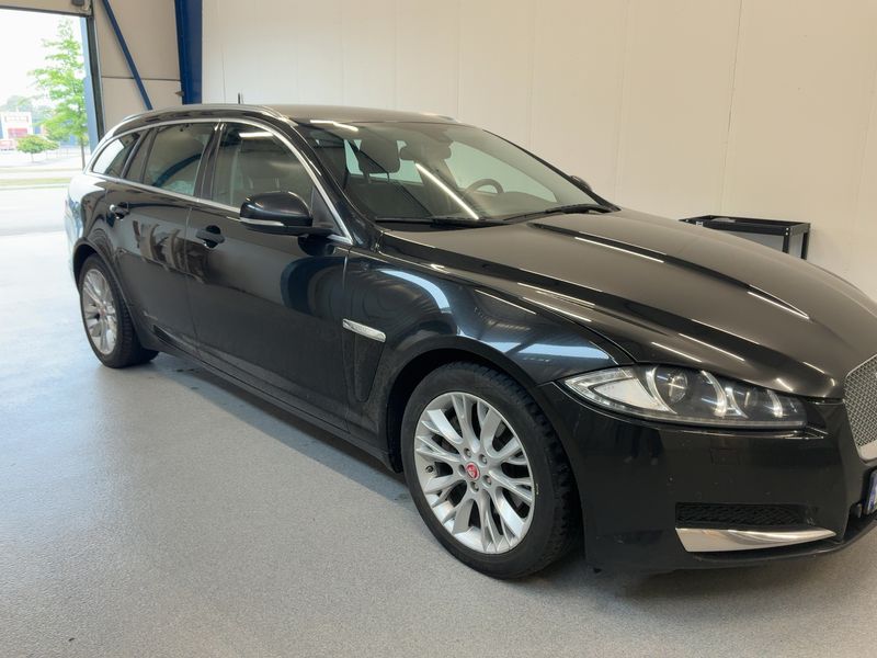 Jaguar XF 2.2 D — zdjęcie 8