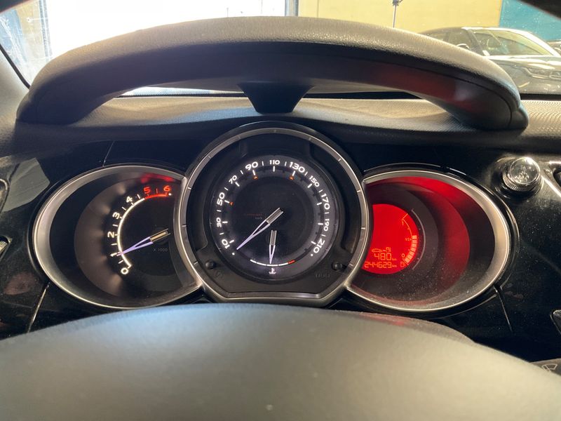 Citroen DS3 1.6 HDi SoChic — zdjęcie 4