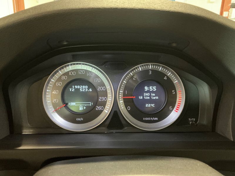 Volvo V60 2.0 D4 Summum — zdjęcie 13