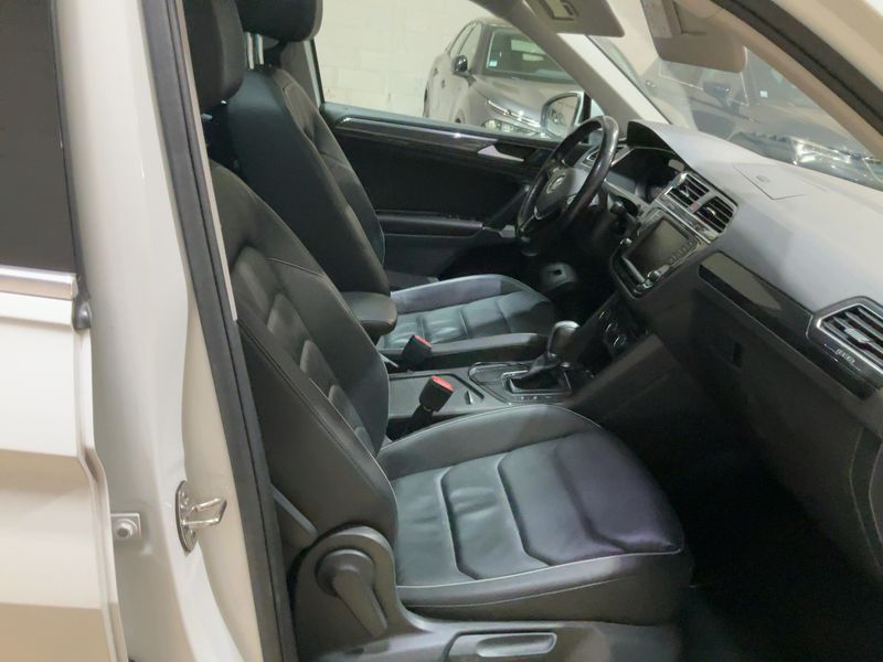 Volkswagen Tiguan 2.0 TDI Carat Edition BlueMotion Tech — zdjęcie 11