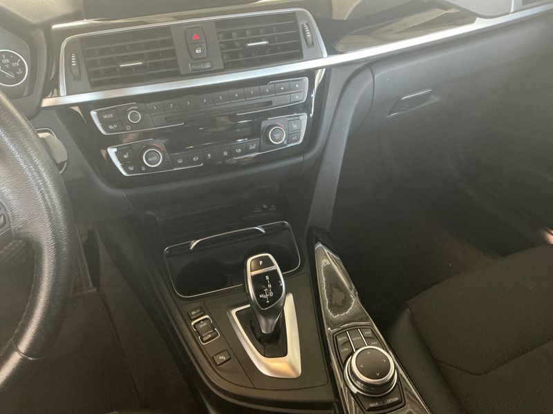 BMW 3er 320i Advantage 2018 – снимка 30