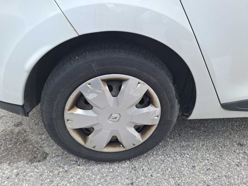 Renault Clio 1.2 Dynamique — zdjęcie 18