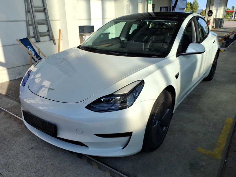 Tesla Model 3 Long Range