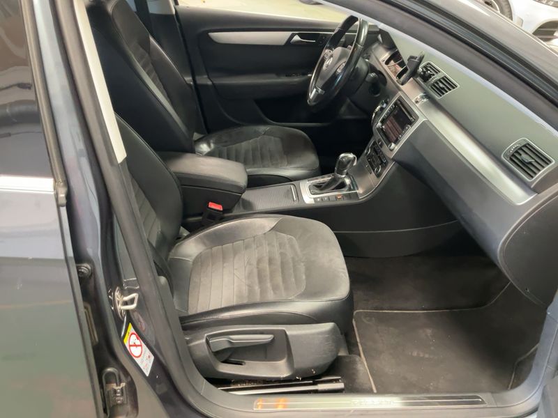 Volkswagen Passat 2.0 TDI Highline BlueMotion Tech 2011 – снимка 16