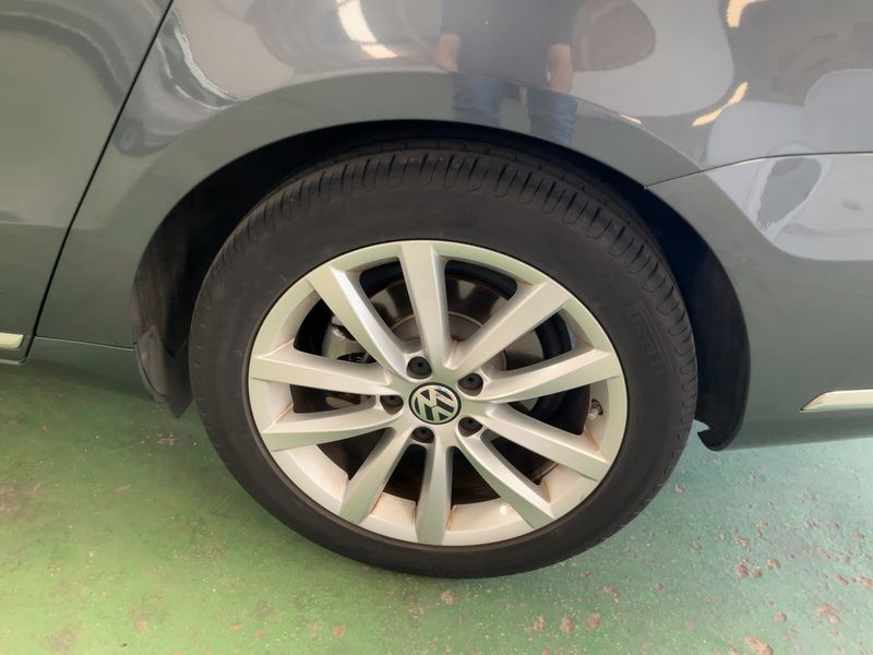 Volkswagen Passat 2.0 TDI Highline BlueMotion Tech 2011 – снимка 5