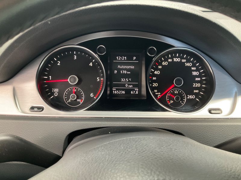 Volkswagen Passat 2.0 TDI Highline BlueMotion Tech 2011 – снимка 18